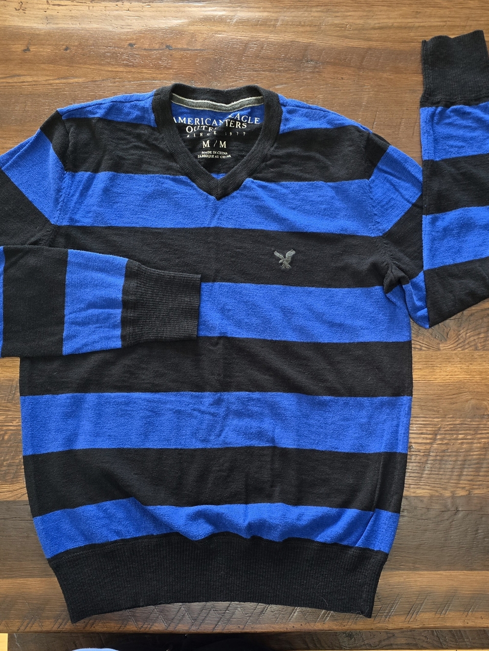 American Eagle Outfitters Men's Medium Blue & Black Striped Sweater w Logo NICE!